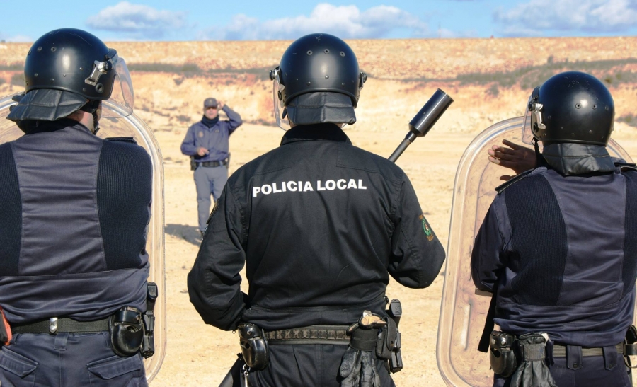 La Policía Local interviene varias armas simuladas en la vía pública